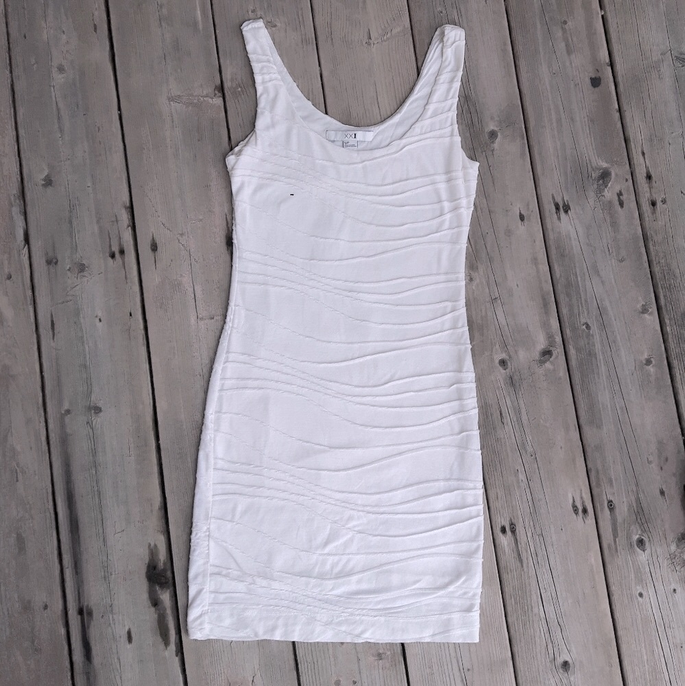 Double lined- Off-White Bodycon Dress Size S (Fits an XS as well- XXl